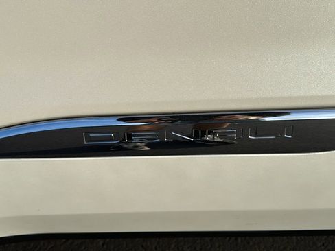 Used 2021 GMC Acadia Denali w/ Denali Technology Package image 7