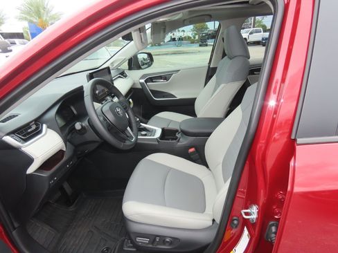 Used 2025 Toyota RAV4 Limited AWD/4WD image 26