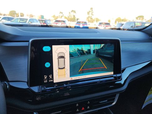 New 2026 Volkswagen Atlas Cross Sport SE image 18