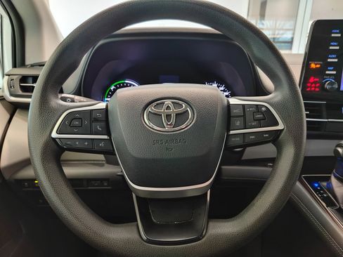 Used 2021 Toyota Sienna LE image 24