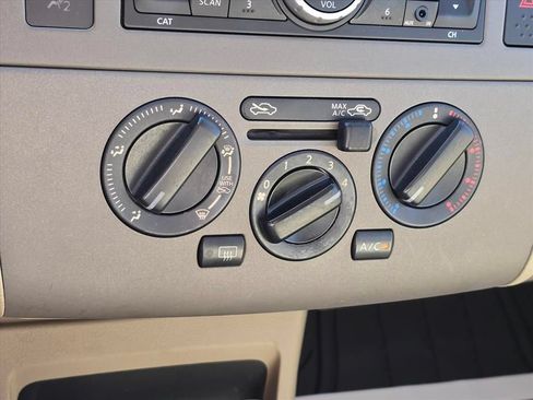 Used 2007 Nissan Versa Sedan FWD image 17