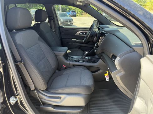 Used 2023 Chevrolet Traverse LT image 11