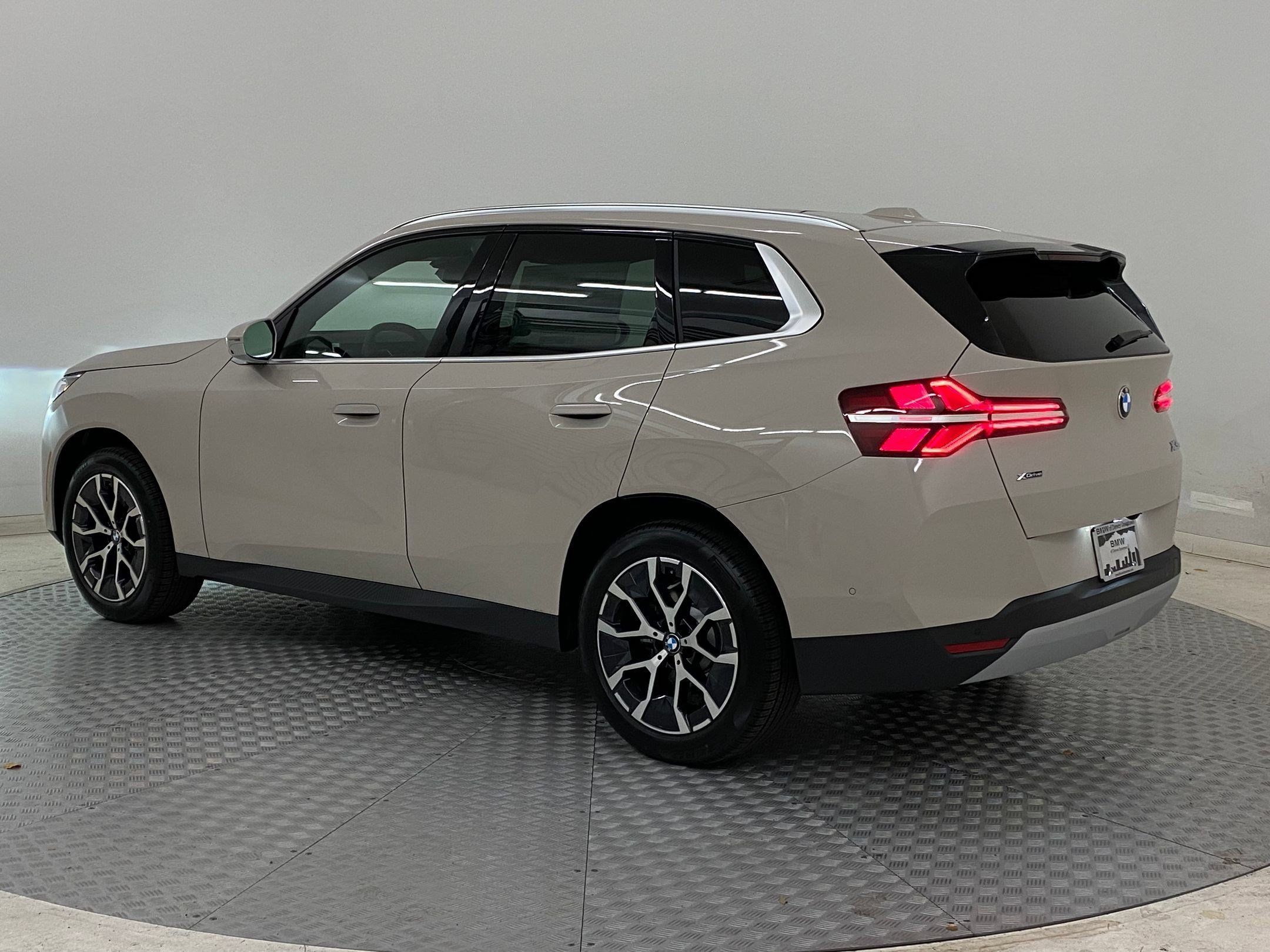 Used 2026 BMW X3 xDrive30i w/ Premium Package AWD/4WD image 3