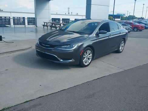 Used 2017 Chrysler 200 Limited Platinum FWD image 2