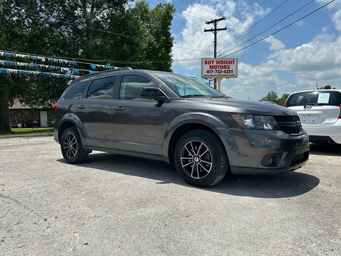 Used 2019 Dodge Journey SE w/ Blacktop Package FWD image 4