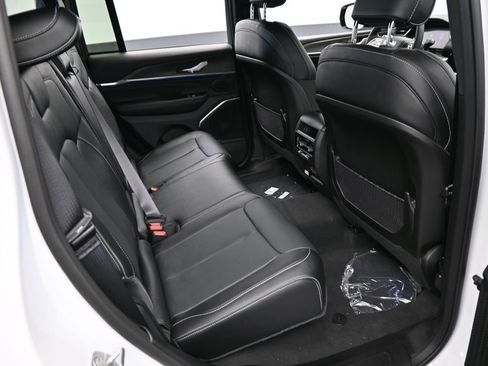 Used 2024 Jeep Grand Cherokee Overland image 21