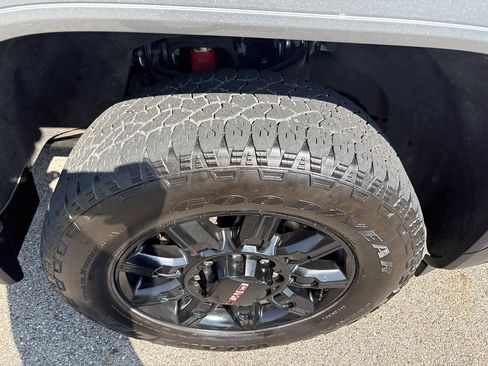 Used 2024 GMC Sierra 2500 AT4 w/ AT4 Preferred Package AWD/4WD image 12
