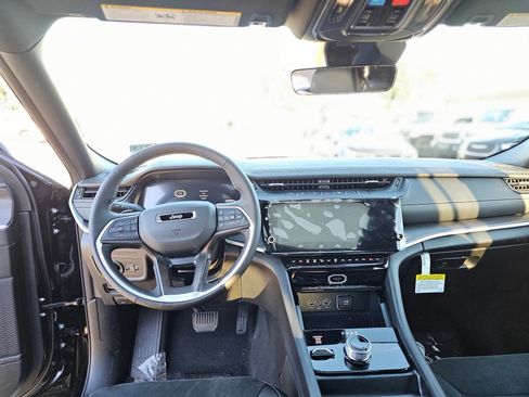 New 2026 Jeep Grand Cherokee Altitude image 24