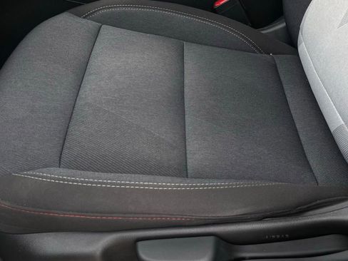 Used 2025 Chevrolet Trax RS w/ Sunroof Package FWD image 22