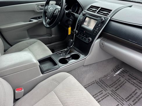 Used 2017 Toyota Camry LE image 17