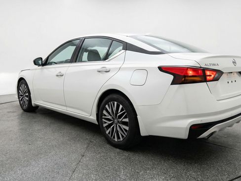 Used 2025 Nissan Altima 2.5 SV image 6