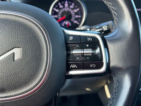 Used 2022 Kia Carnival LX FWD image 20