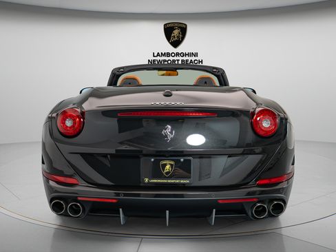 Used 2015 Ferrari California T RWD image 6
