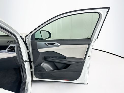 Used 2025 Volkswagen Taos SE FWD image 30