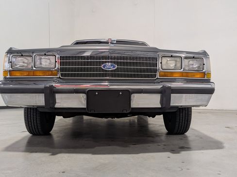 Used 1988 Ford LTD Crown Victoria RWD image 25