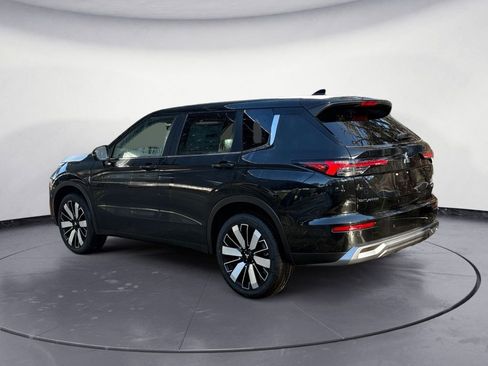 New 2026 Mitsubishi Outlander SE image 3