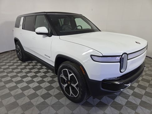 Used 2024 Rivian R1S Adventure AWD/4WD image 7