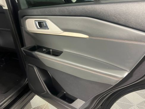 Used 2025 Ford Explorer Active image 33