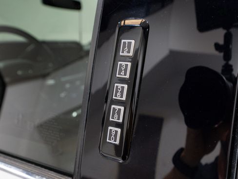 Used 2023 Ford F250 Lariat w/ Chrome Package image 13