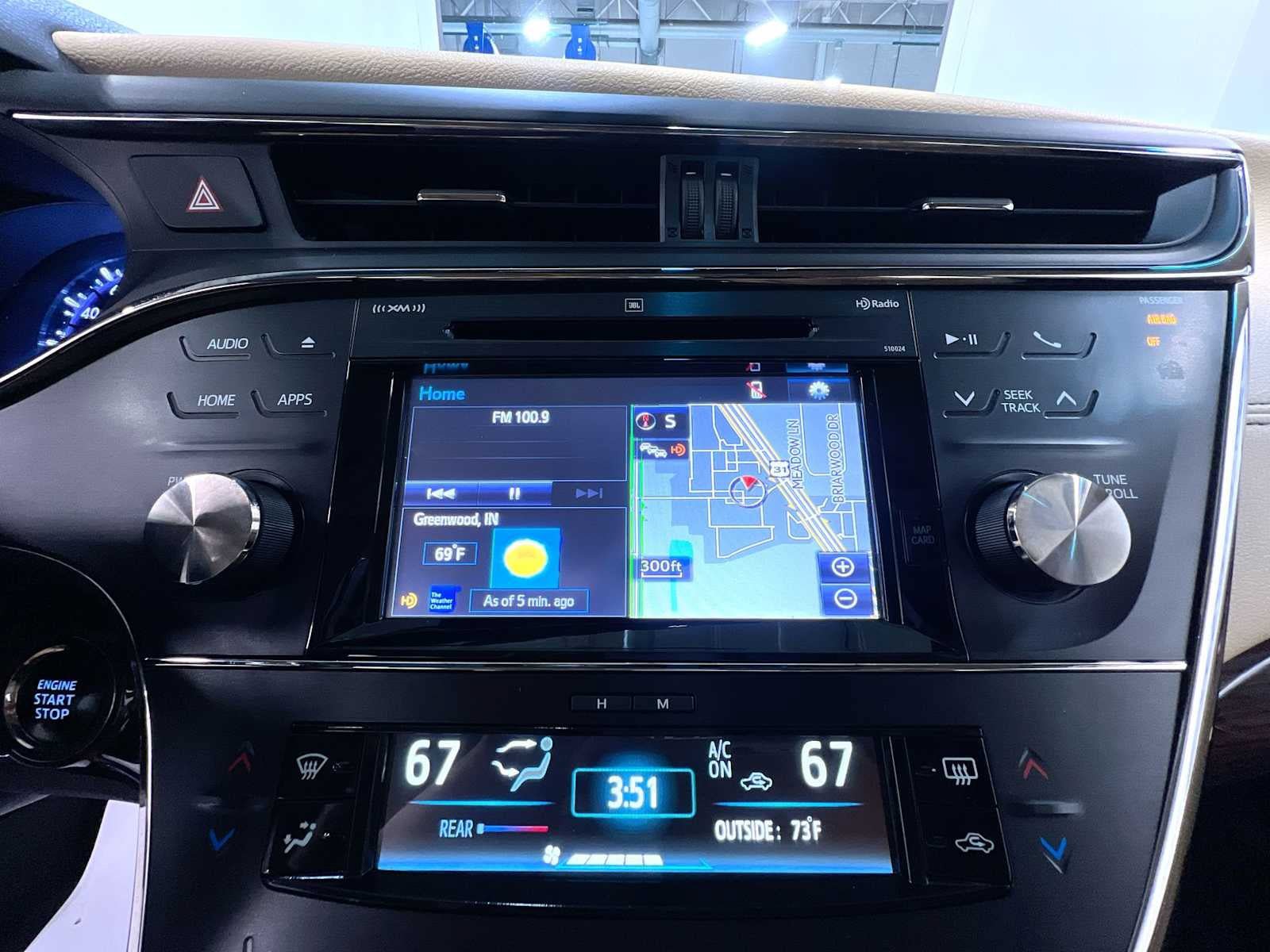 Used 2015 Toyota Avalon Limited w/ Technology Package FWD image 24