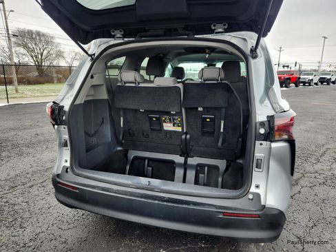 Used 2024 Toyota Sienna LE image 16
