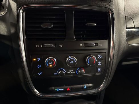 Used 2017 Dodge Grand Caravan SE image 20