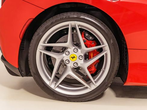 Used 2020 Ferrari F8 Tributo image 13