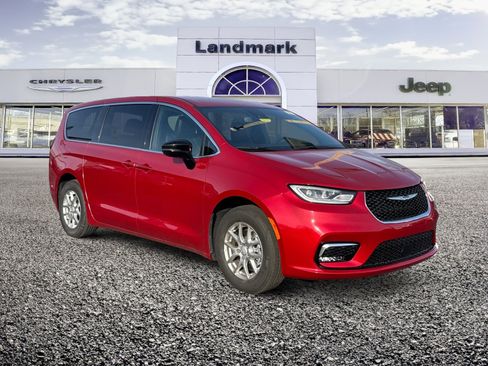 New 2026 Chrysler Pacifica Select image 1