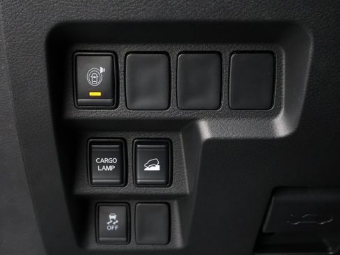 Used 2025 Nissan Frontier SV image 17