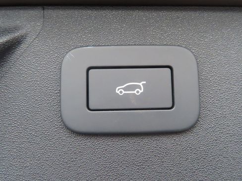 Used 2023 Land Rover Discovery Sport S image 24