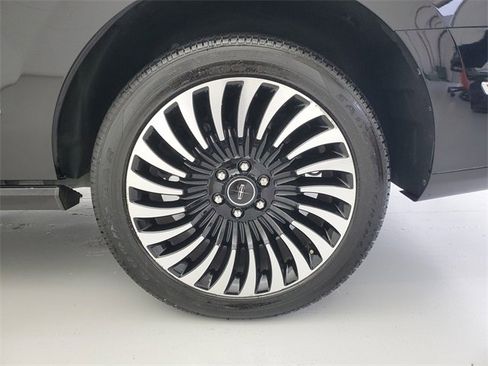 Used 2018 Lincoln Navigator Black Label image 11