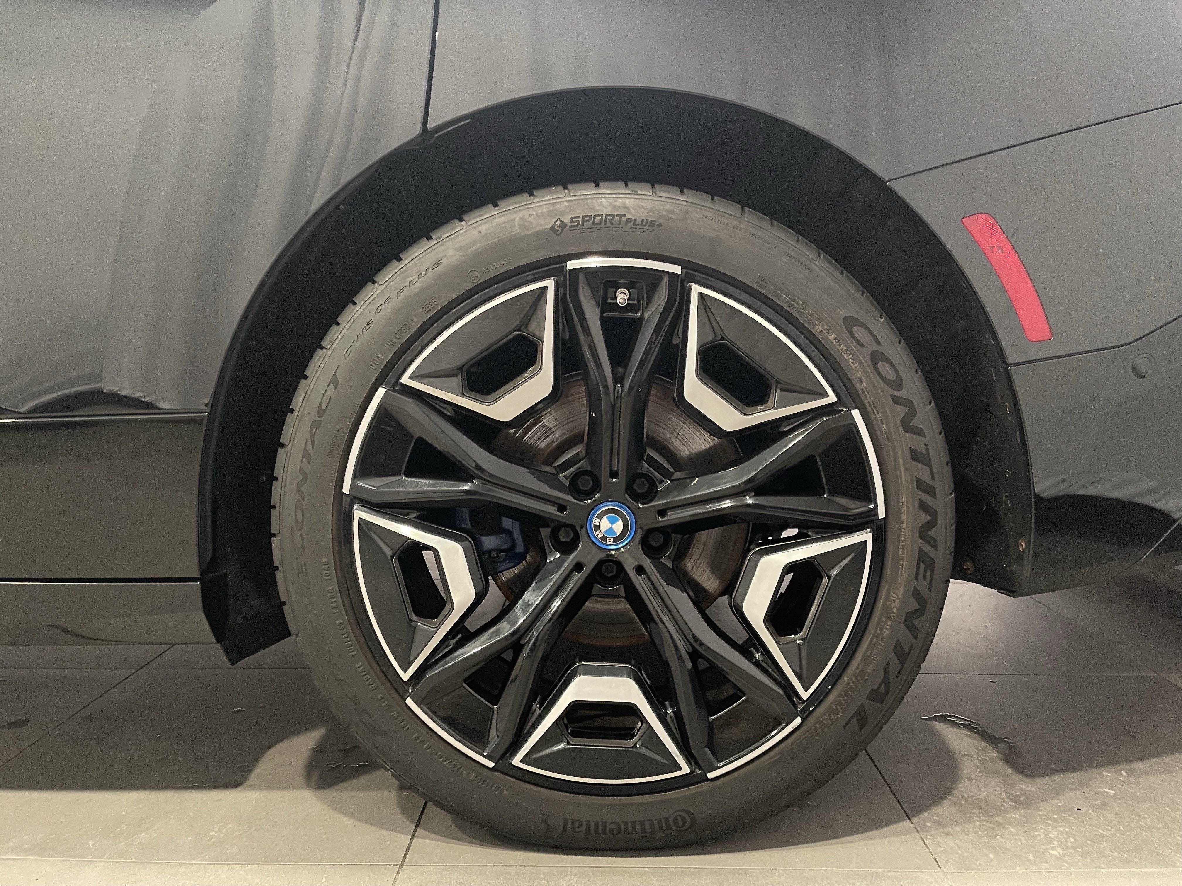 Certified 2024 BMW iX xDrive50 w/ Premium Package AWD/4WD image 8