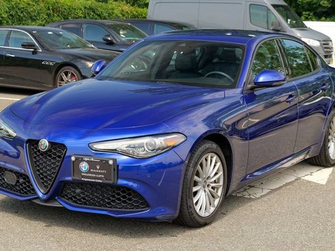 Used 2023 Alfa Romeo Giulia Sprint AWD/4WD image 3