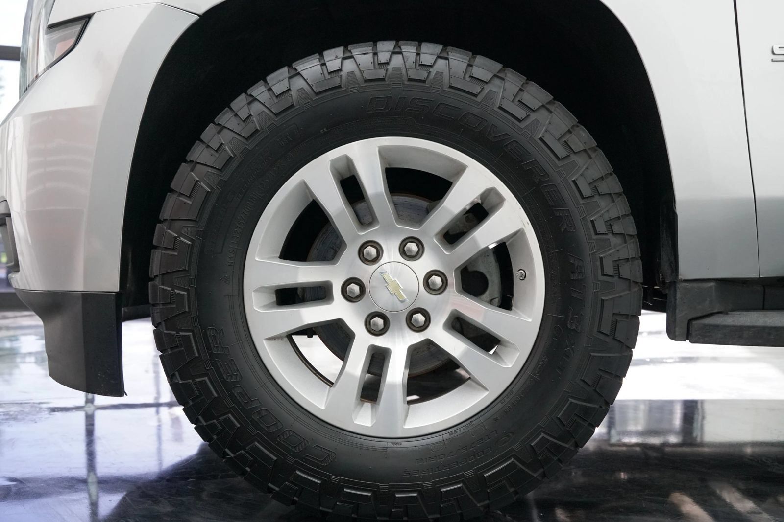 Used 2017 Chevrolet Suburban LT RWD image 36