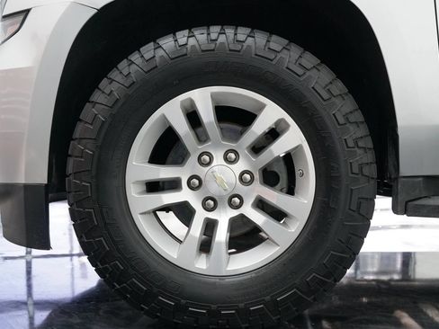Used 2017 Chevrolet Suburban LT RWD image 36