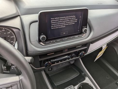 New 2025 Nissan Rogue SV image 13