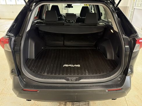 Used 2021 Toyota RAV4 LE image 26