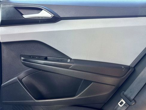 Certified 2022 Volkswagen Taos S image 15