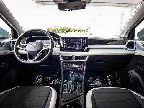 Certified 2025 Volkswagen Taos SE image 28