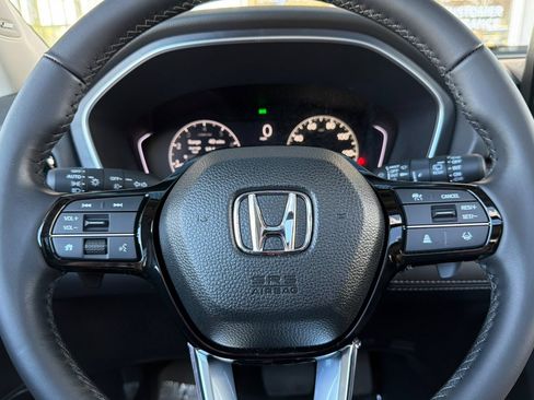 Certified 2025 Honda Pilot Touring image 22