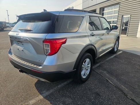 Used 2024 Ford Explorer XLT w/ Equipment Group 202A AWD/4WD image 3