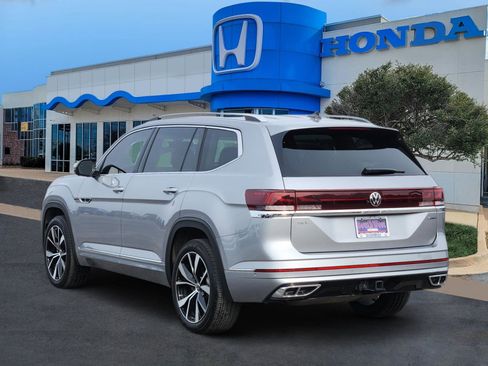 Used 2025 Volkswagen Atlas SEL Premium R-Line image 4