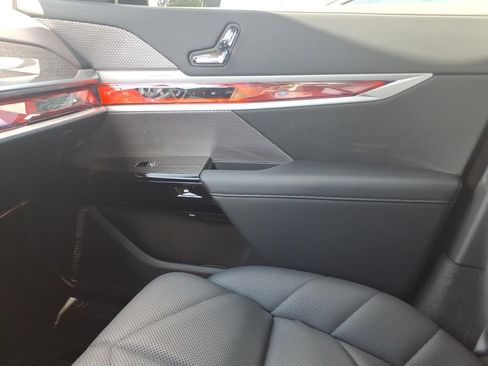 Used 2023 BMW 740i RWD image 26