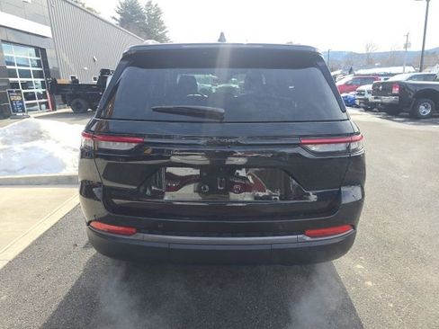 New 2026 Jeep Grand Cherokee Laredo image 5