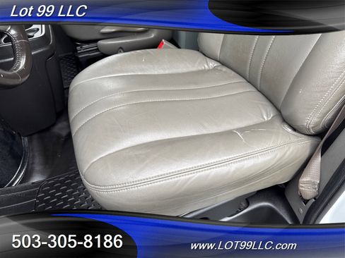 Used 2019 Chevrolet Express 3500 w/ Driver Convenience Package image 33