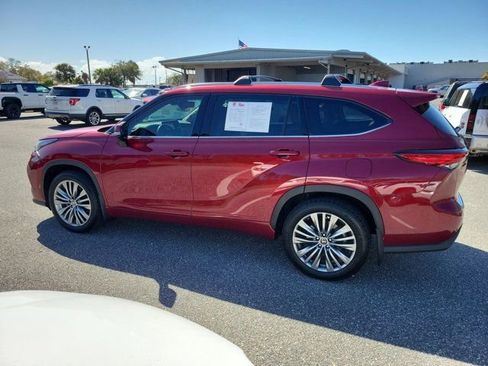 Used 2022 Toyota Highlander Platinum FWD image 13