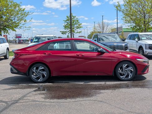 Certified 2025 Hyundai Elantra Sport FWD image 6