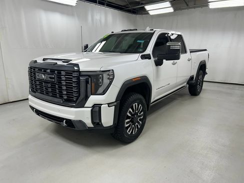 Used 2024 GMC Sierra 2500 Denali Ultimate AWD/4WD image 2