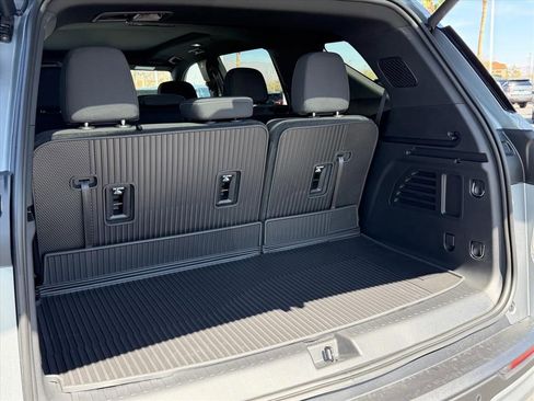 New 2026 Chevrolet Traverse LT w/ Sun and Wheel Package AWD/4WD image 8