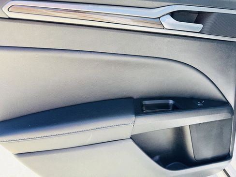Used 2020 Ford Fusion SEL FWD image 24